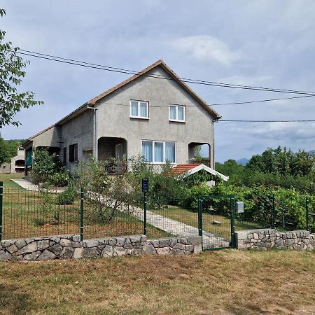 Apartman Lana Kijevo Buitenkant foto