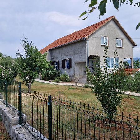 Apartman Lana Kijevo Buitenkant foto