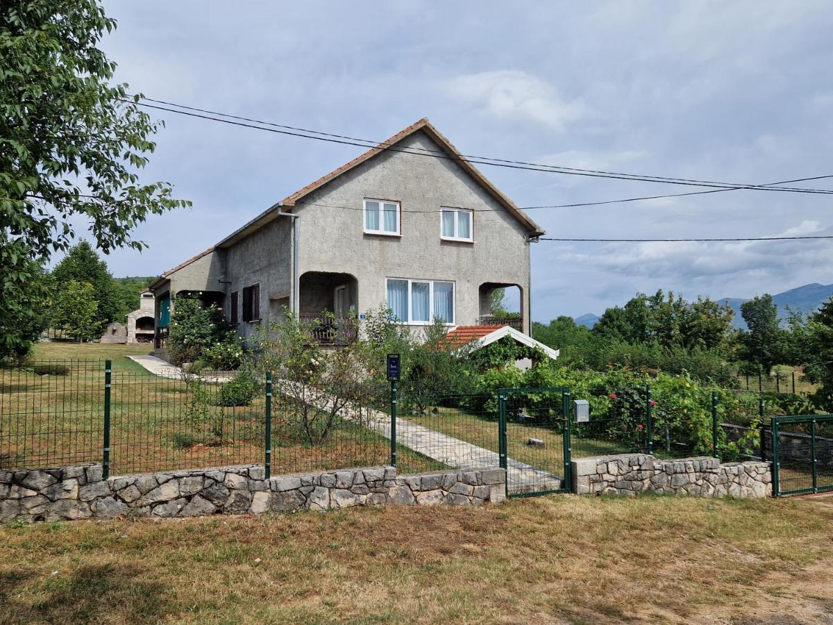 Apartman Lana Kijevo Buitenkant foto