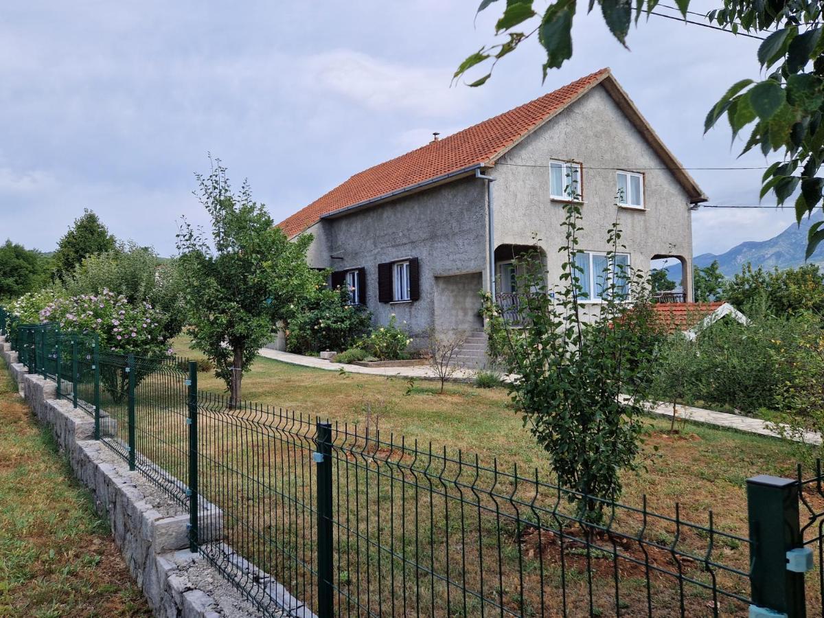 Apartman Lana Kijevo Buitenkant foto