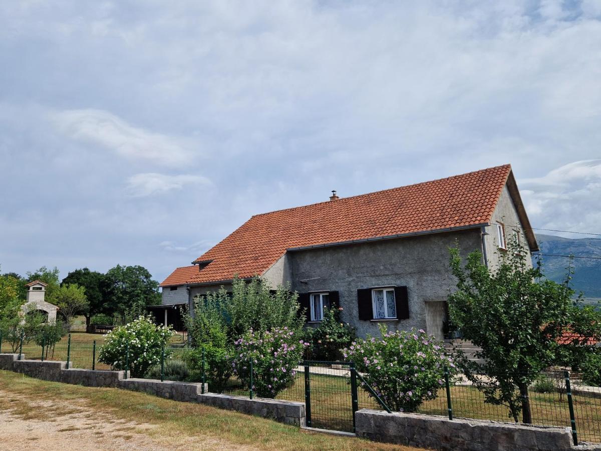 Apartman Lana Kijevo Buitenkant foto