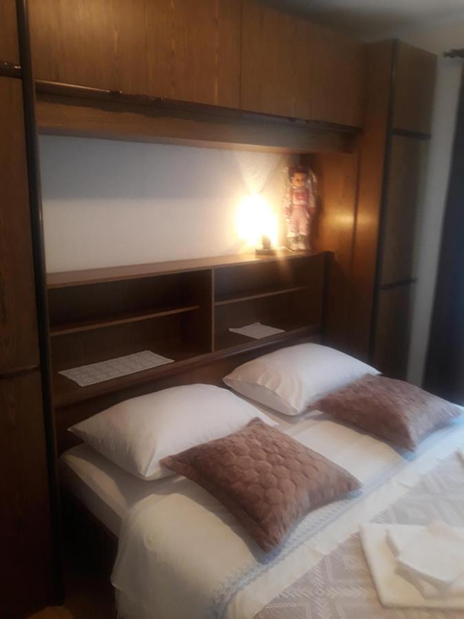 Apartman Lana Kijevo Buitenkant foto