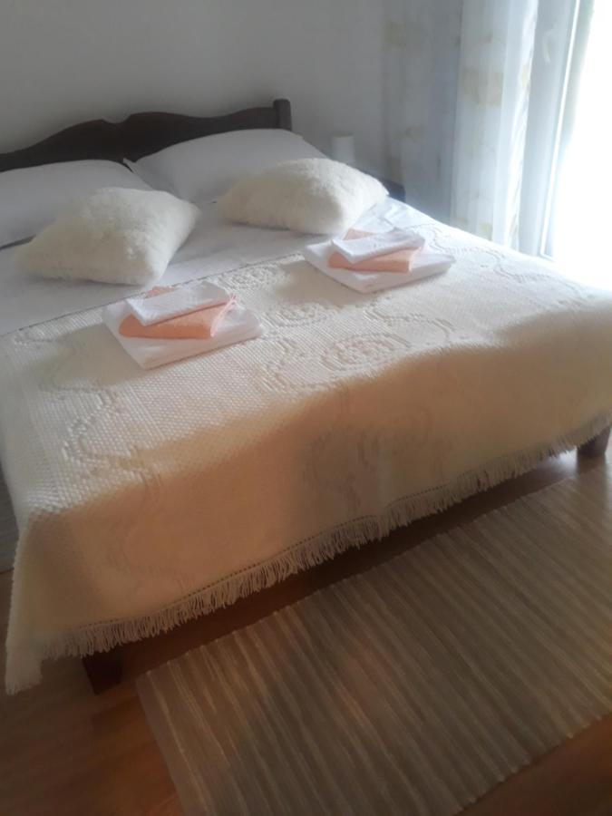 Apartman Lana Kijevo Buitenkant foto