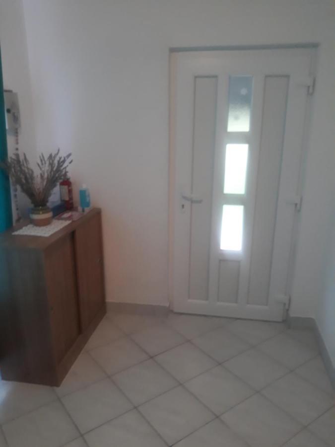 Apartman Lana Kijevo Buitenkant foto