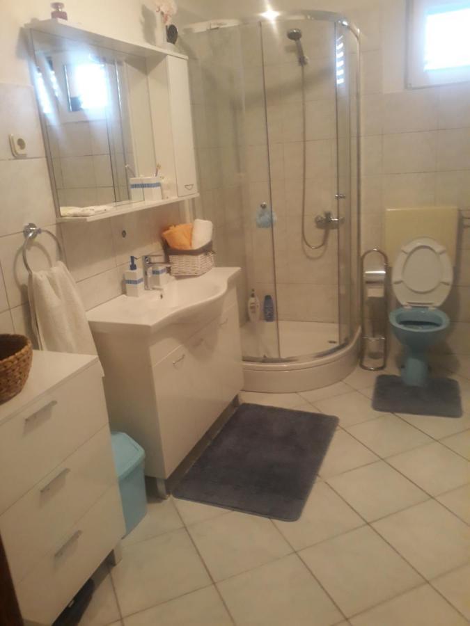Apartman Lana Kijevo Buitenkant foto