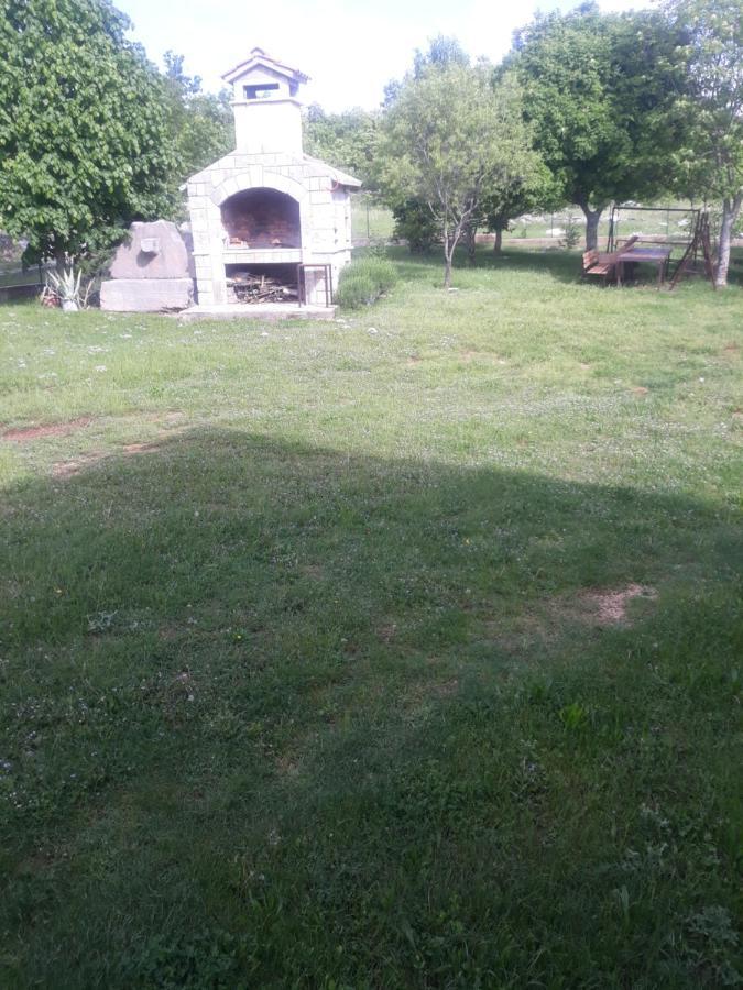Apartman Lana Kijevo Buitenkant foto