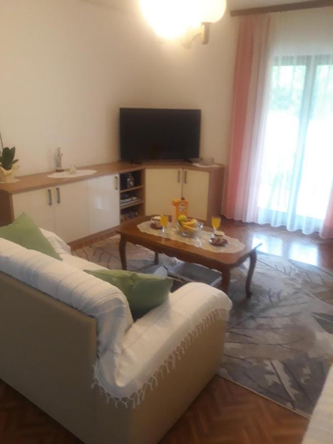 Apartman Lana Kijevo Buitenkant foto