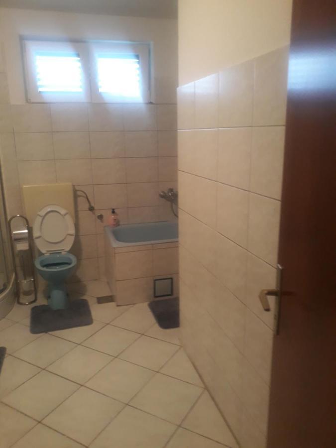 Apartman Lana Kijevo Buitenkant foto