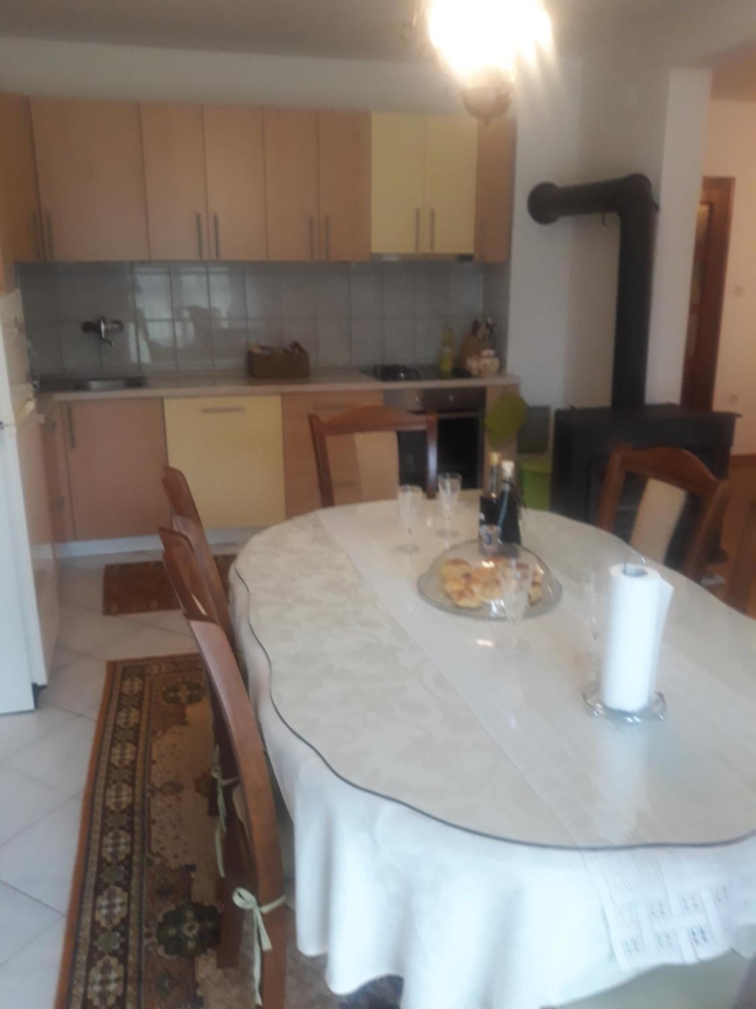 Apartman Lana Kijevo Buitenkant foto