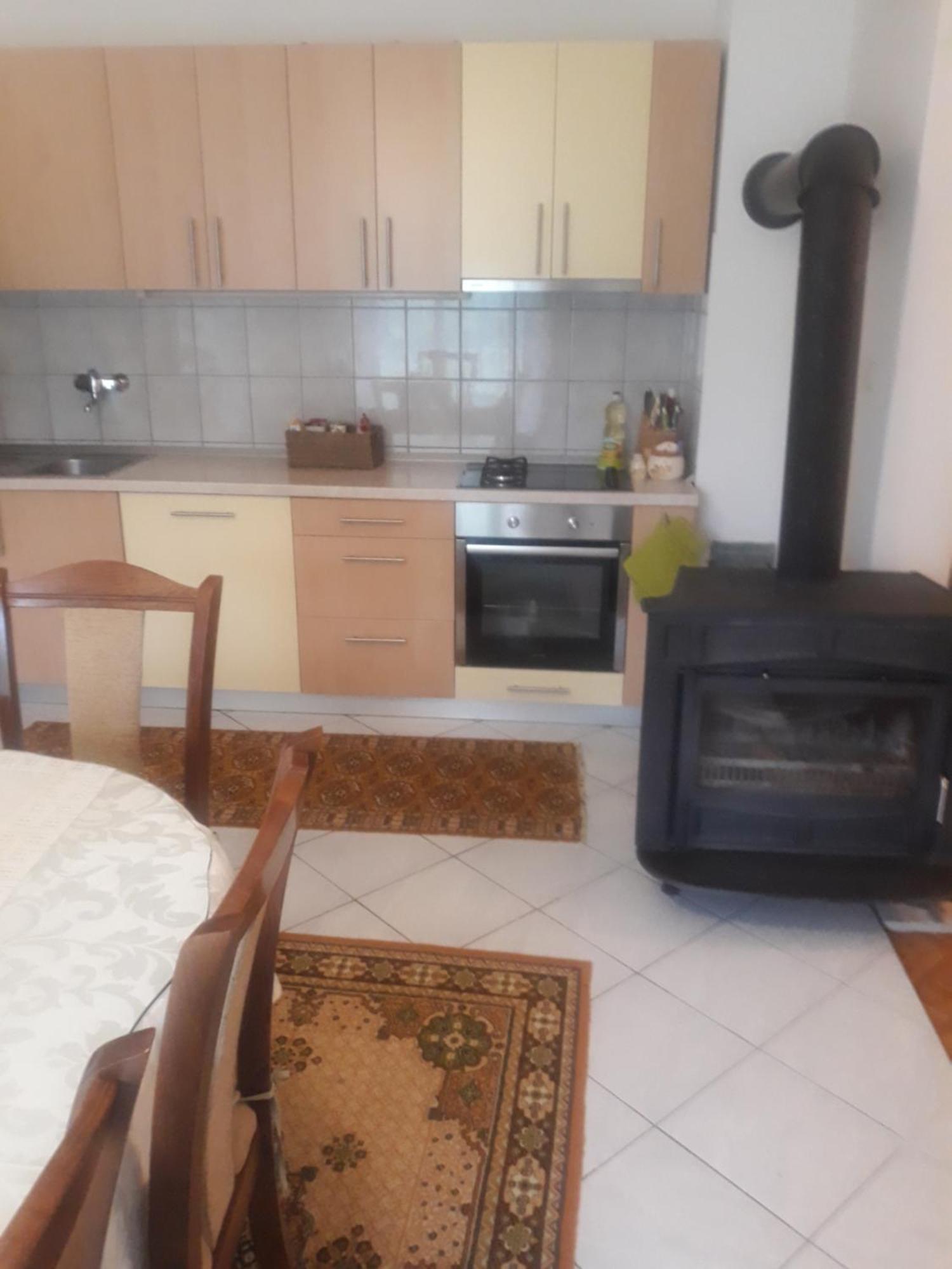 Apartman Lana Kijevo Buitenkant foto
